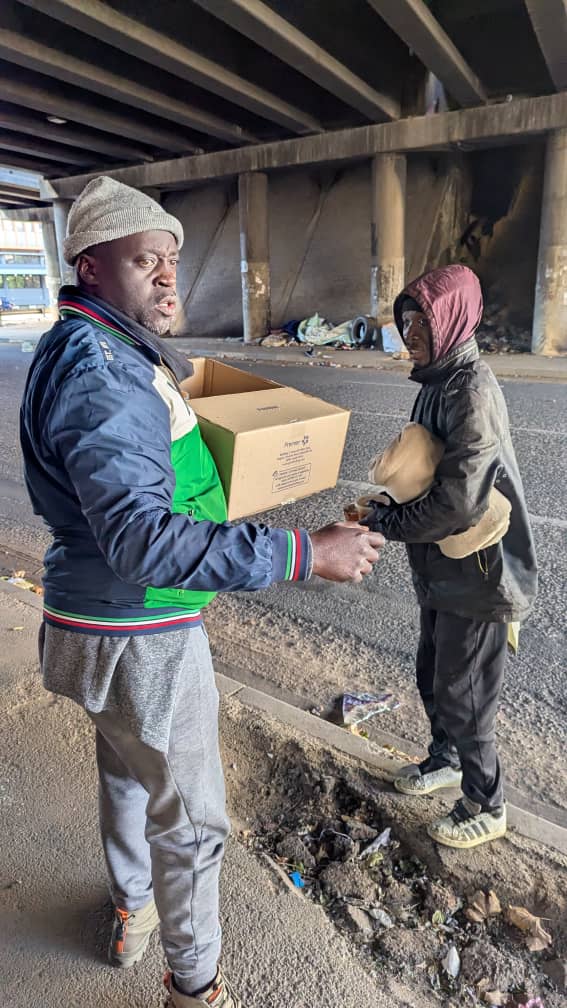 Distributing food parcels